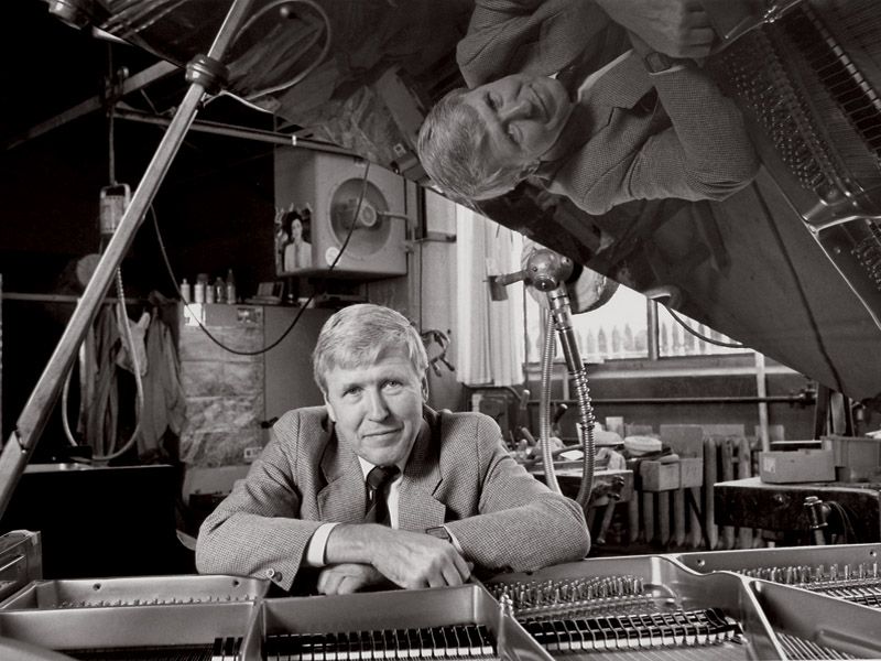 Blu?thner London shop in the 1980s